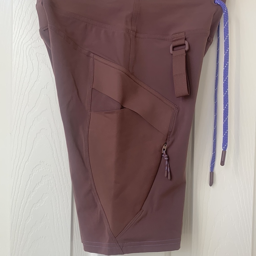NWT lululemon cargo SHR hiking shorts 8” Dark oxide brown size 4 - Picture 4 of 13
